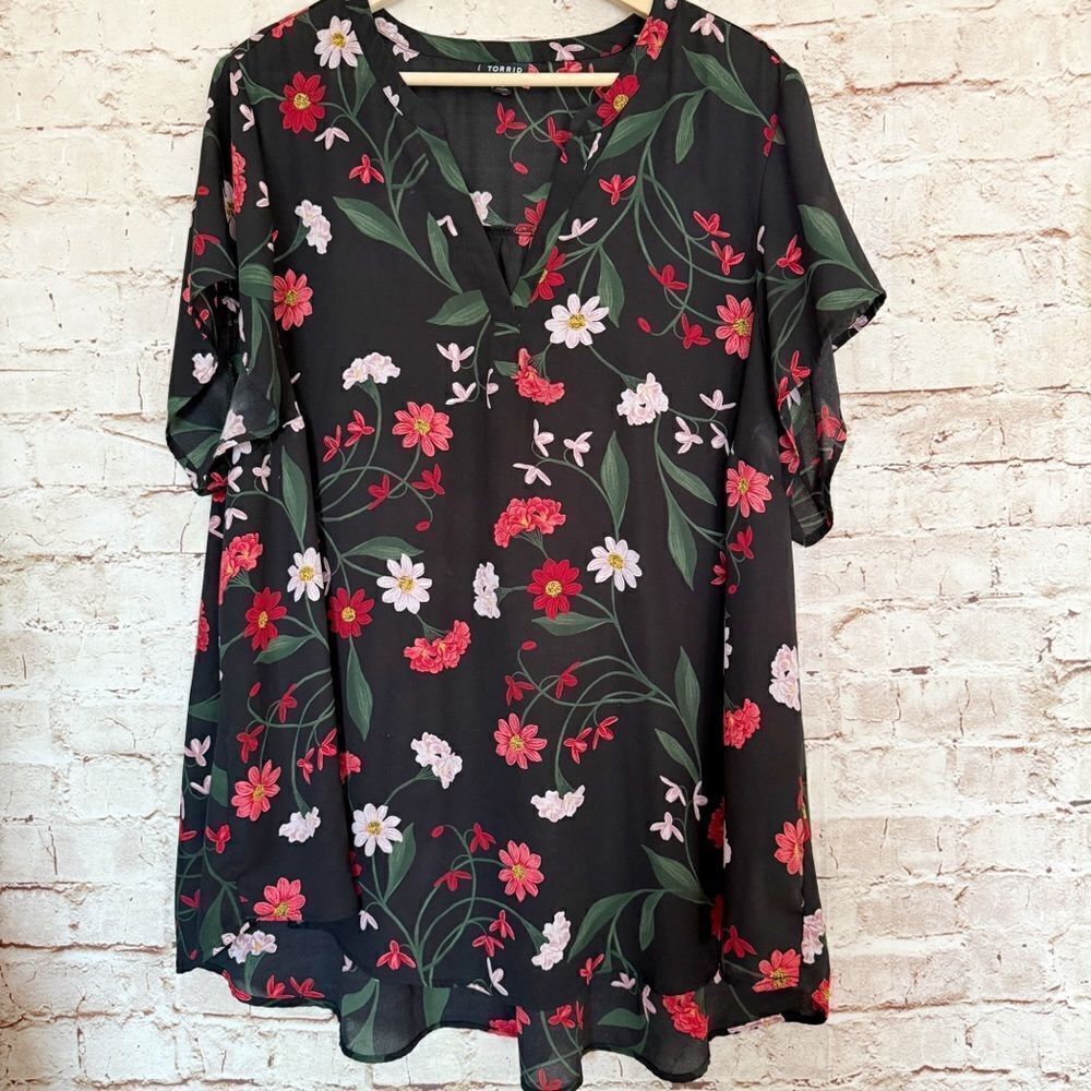 Torrid floral blouse short sleeve